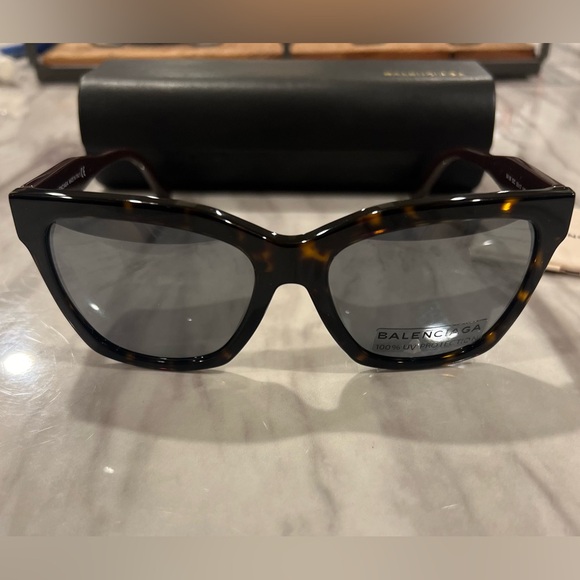 Balenciaga sunglasses- brand new - full set - Picture 2 of 5